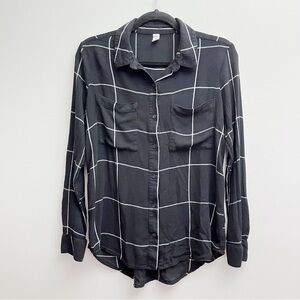 BP. Black and white plaid long sleeve collared button up size XS